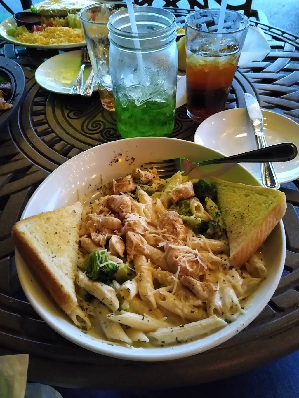 The Oasis Southwest Grill | restaurant | 540 Powell Dr, Madisonville, KY 42431, USA | 2708243993 OR +1 270-824-3993