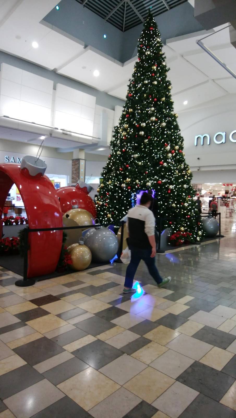 Westfield Oakridge | shopping mall | 925 Blossom Hill Rd, San Jose, CA 95123, USA | 4085782912 OR +1 408-578-2912