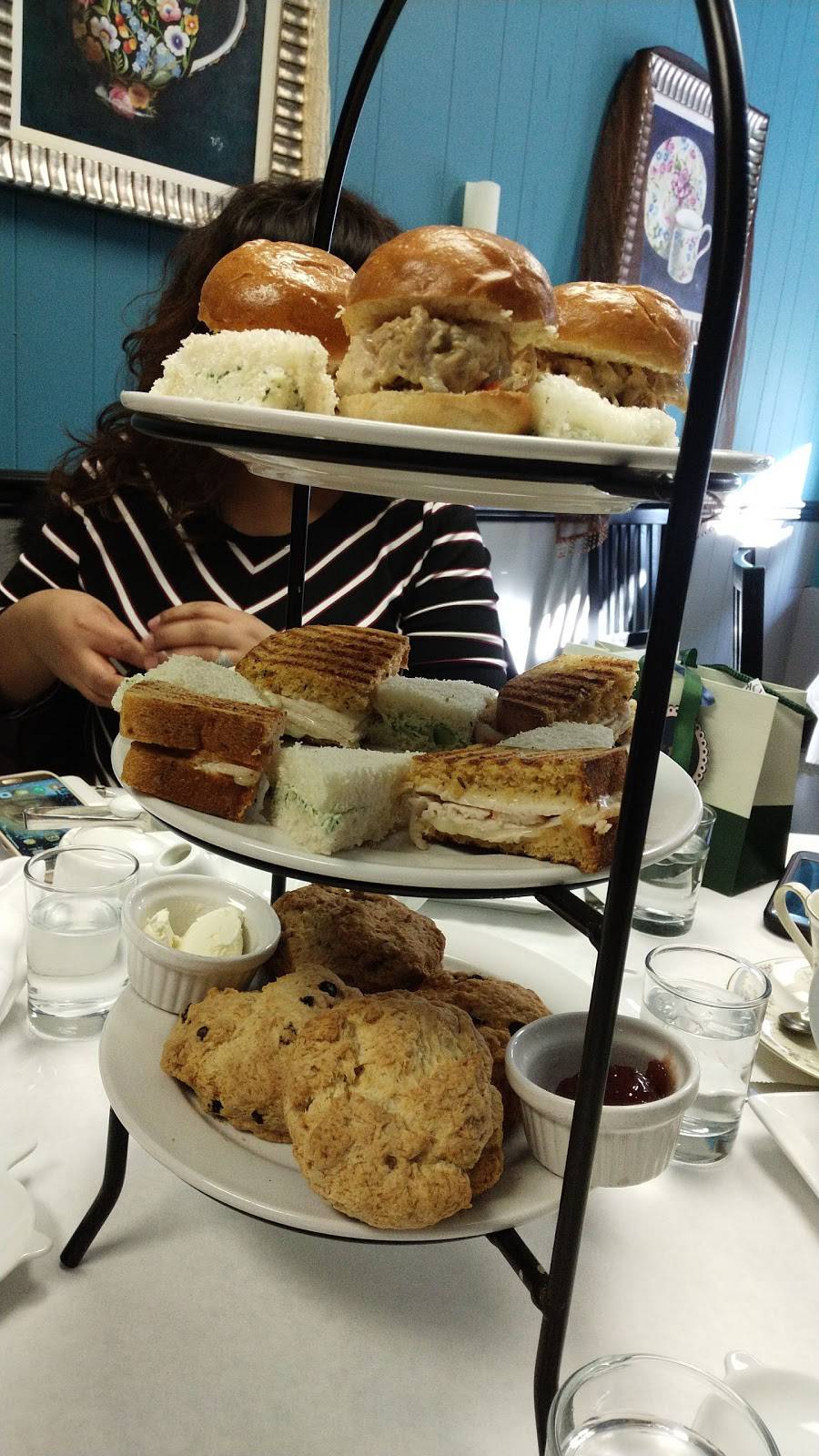 Serenitea Tea Cafe and Boutique | cafe | 1046 Pleasant St, Oak Park, IL 60302, USA | 7086609670 OR +1 708-660-9670