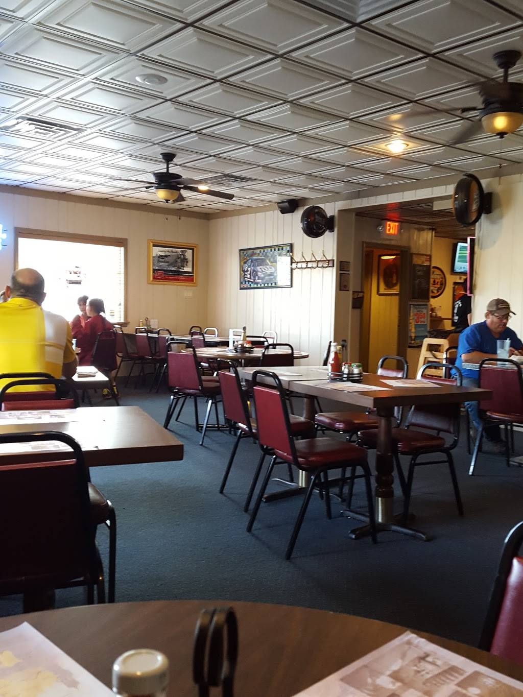 Fanellas Pizza & Pub | restaurant | 26842 IL-134, Ingleside, IL 60041, USA | 8475468282 OR +1 847-546-8282