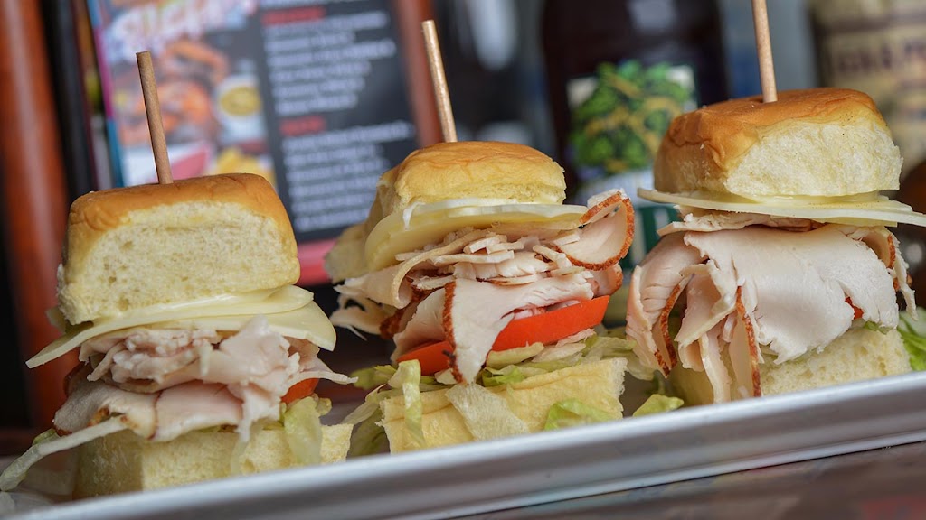 Cold Beers & Cheeseburgers | restaurant | 401 E Jefferson St, Phoenix, AZ 85004, USA | 6023548607 OR +1 602-354-8607