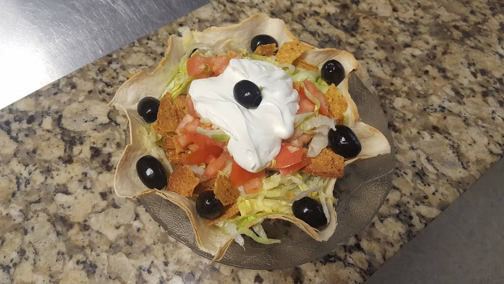 Nellys Sandwich Shop | restaurant | 113 Central St, Milford, MA 01757, USA | 5086348144 OR +1 508-634-8144