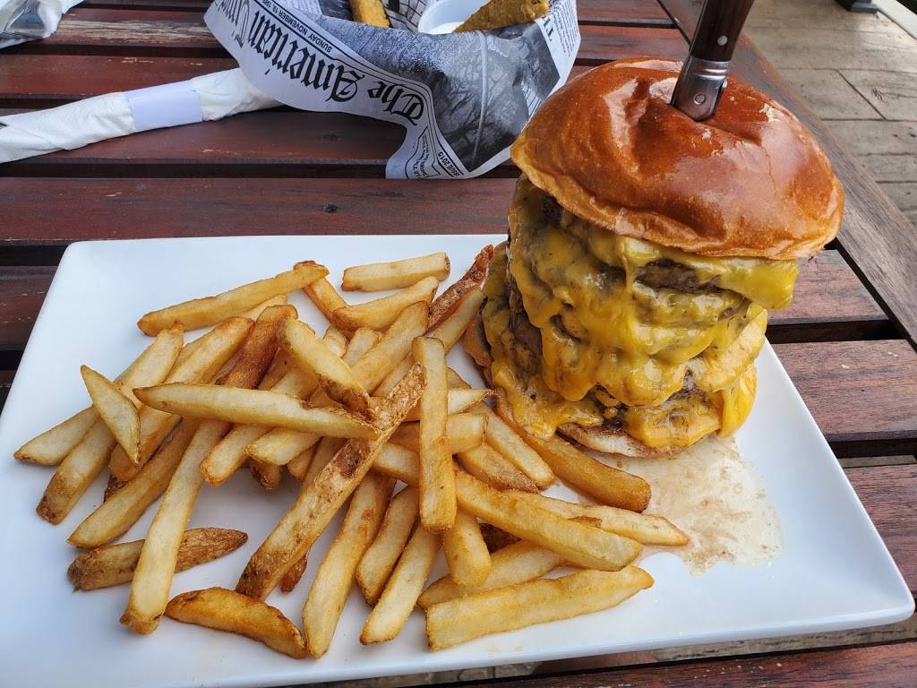 Chomp Burger | restaurant | 240 N Main St, Adrian, MI 49221, USA | 5174388384 OR +1 517-438-8384