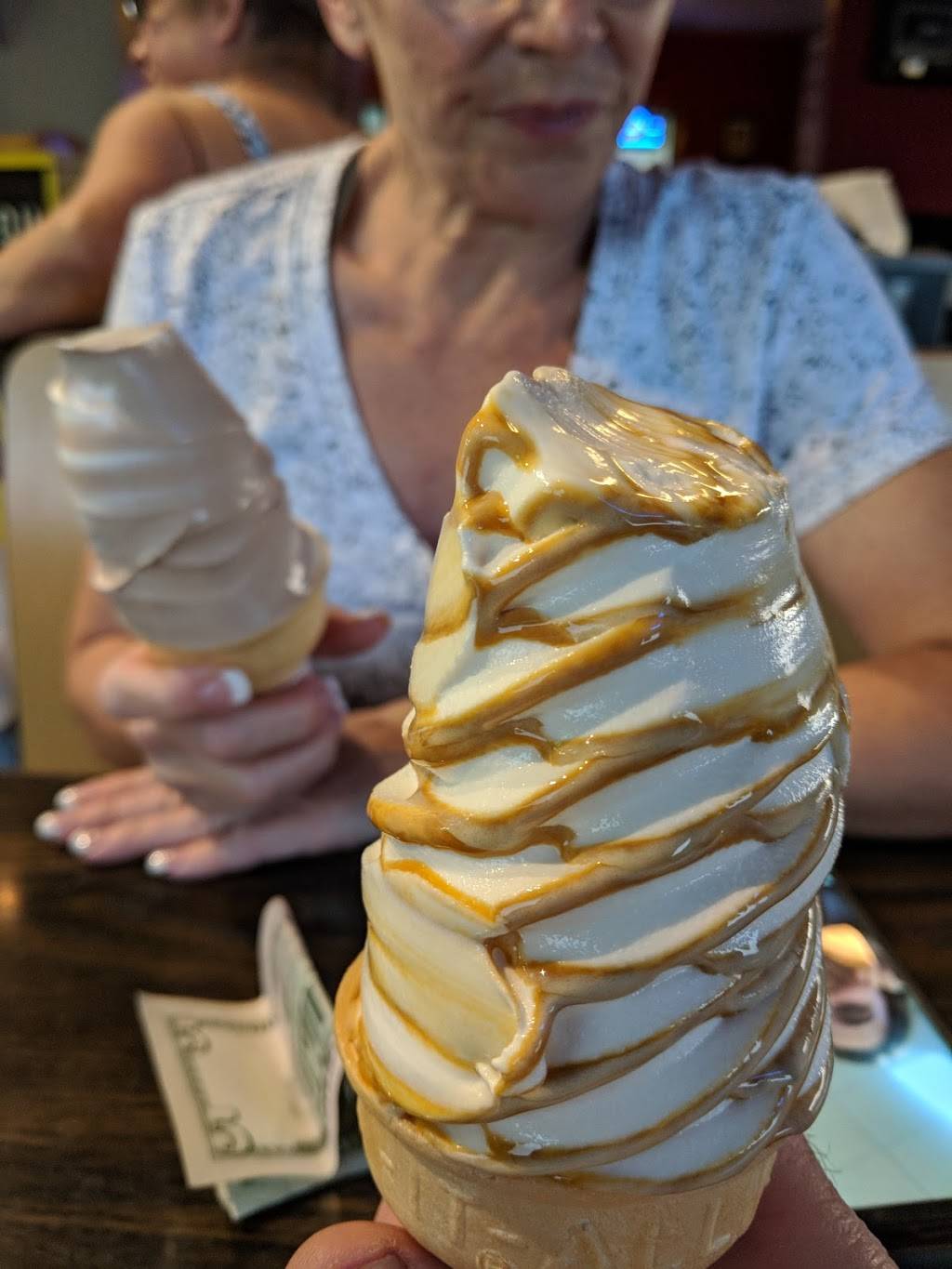 Bobs Drive Inn | restaurant | 23 5th Ave SW, Le Mars, IA 51031, USA | 7125465445 OR +1 712-546-5445