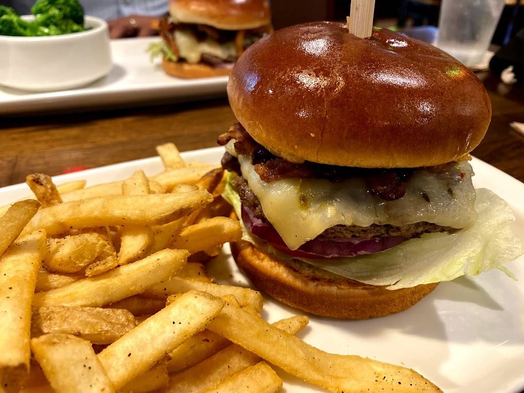 Applebees Grill + Bar | restaurant | 13351 FL-535 #100, Orlando, FL 32821, USA | 3213954074 OR +1 321-395-4074