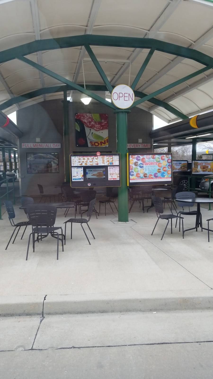 Sonic Drive-In | restaurant | 201 Commerce Dr, Jefferson City, MO 65101, USA | 5736349033 OR +1 573-634-9033