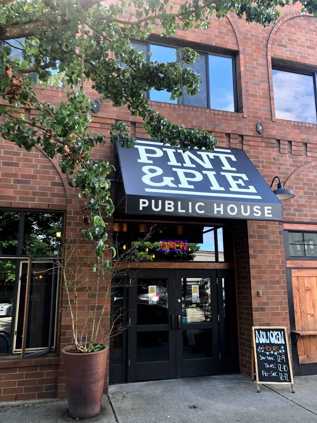 Pint & Pie Public House | restaurant | 204 St Helens Ave, Tacoma, WA 98402, USA | 2532447943 OR +1 253-244-7943