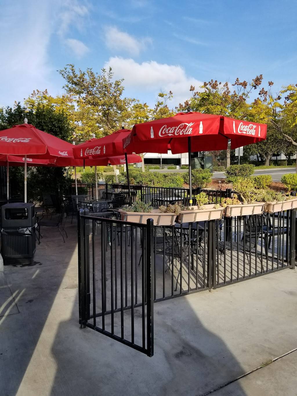 Flippin Pizza | restaurant | 2440 S Melrose Dr, Vista, CA 92081, USA | 7605988005 OR +1 760-598-8005