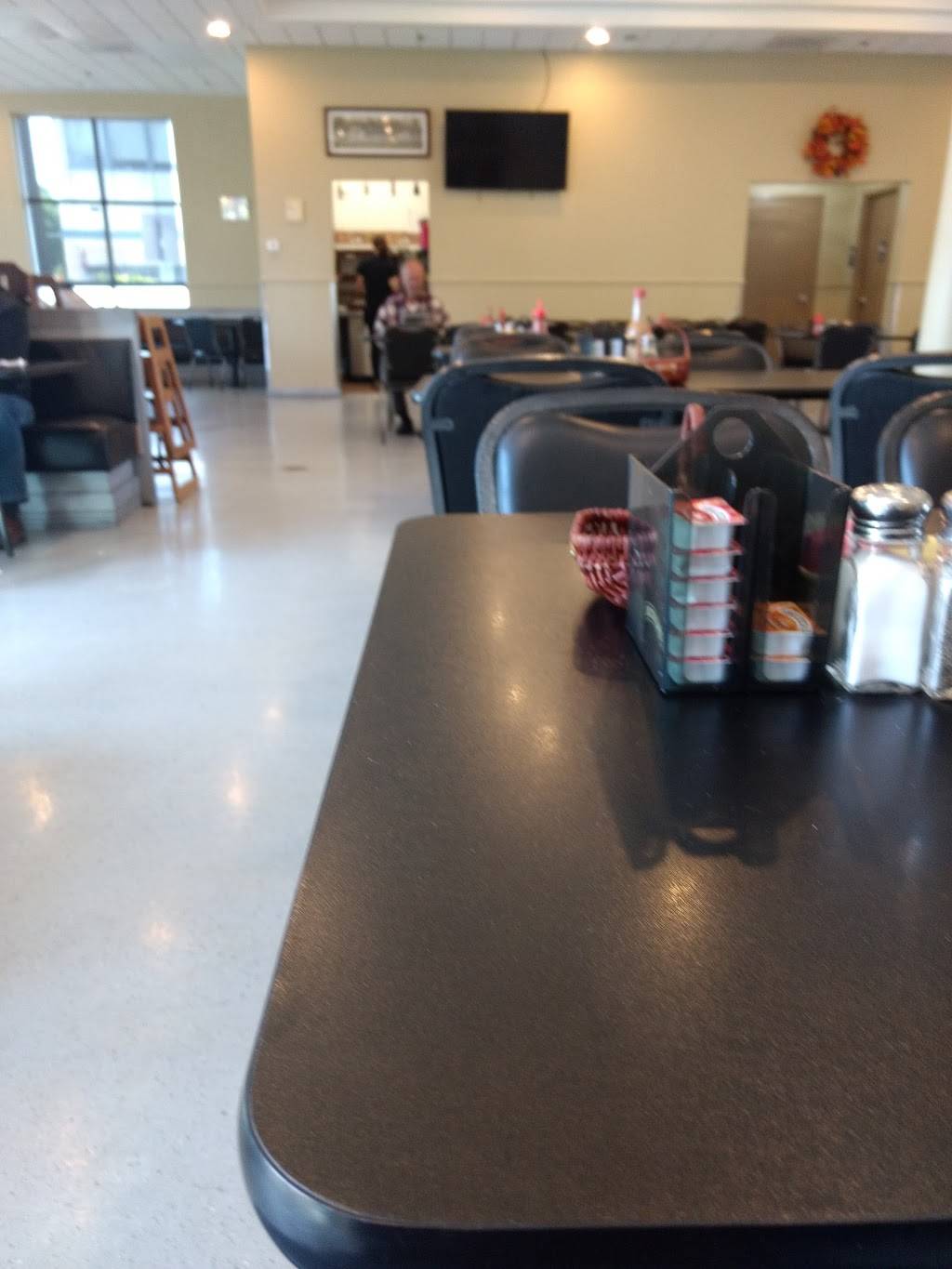 Chocos Diner | restaurant | 217 W Winton Ave, Hayward, CA 94544, USA | 5104703664 OR +1 510-470-3664