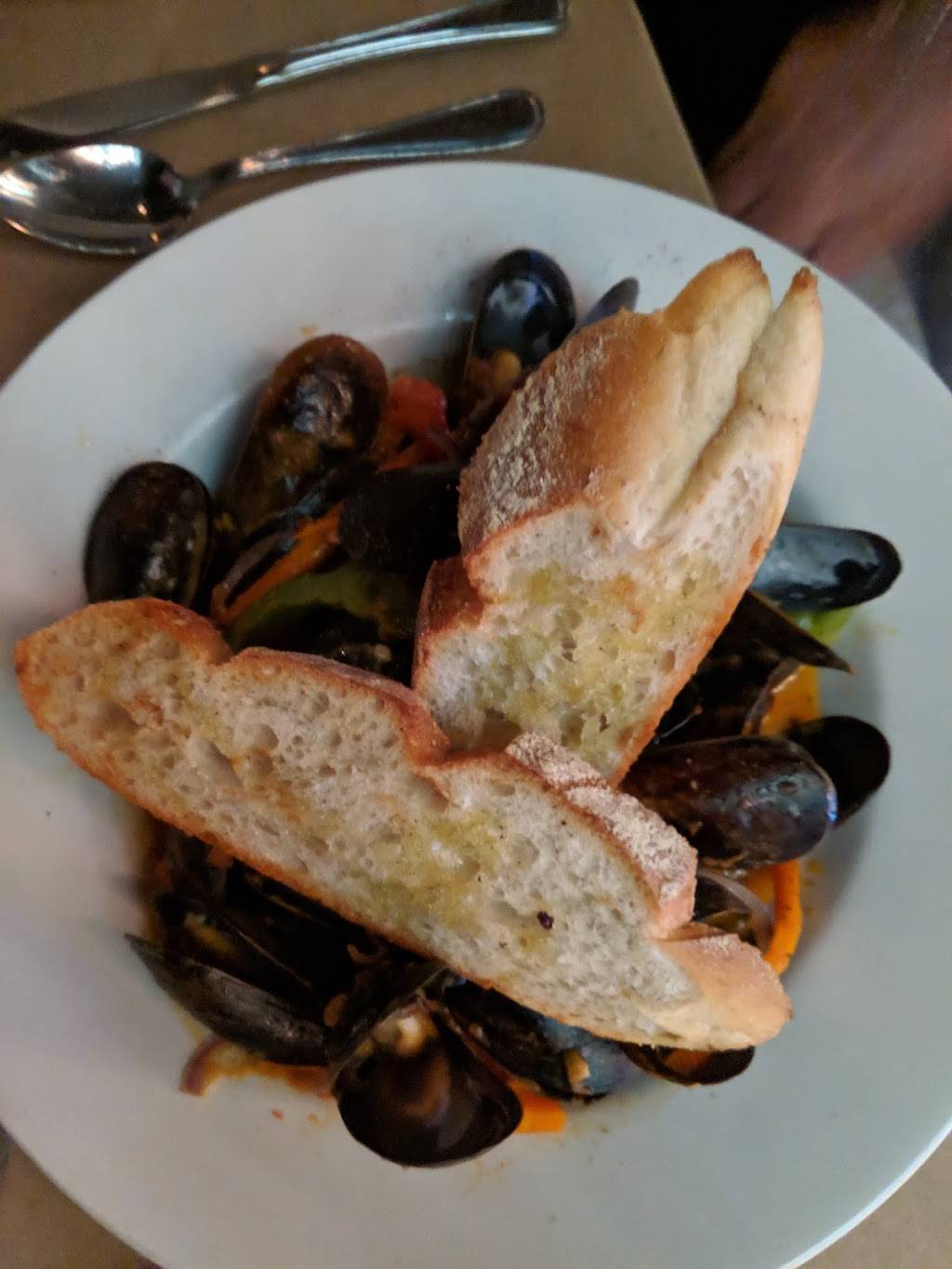 Queens Pasta Cafe | cafe | 2263 Bloor St W, Toronto, ON M6S 1N8, Canada | 4167660993 OR +1 416-766-0993