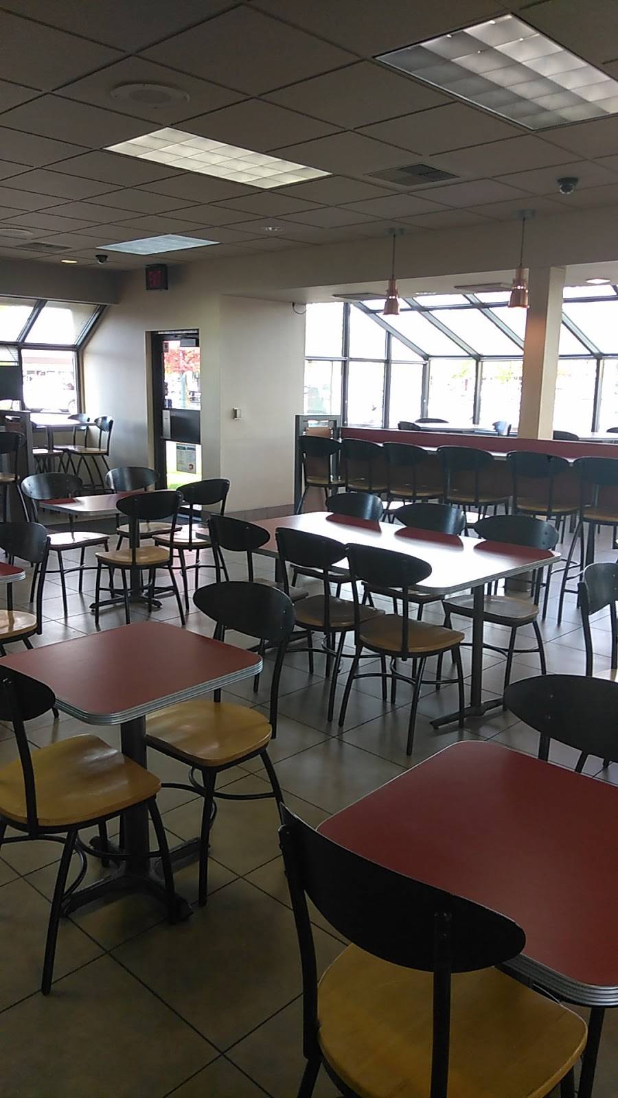 Jack in the Box | restaurant | 1805 Pioneer Pkwy E, Springfield, OR 97477, USA | 5417364934 OR +1 541-736-4934