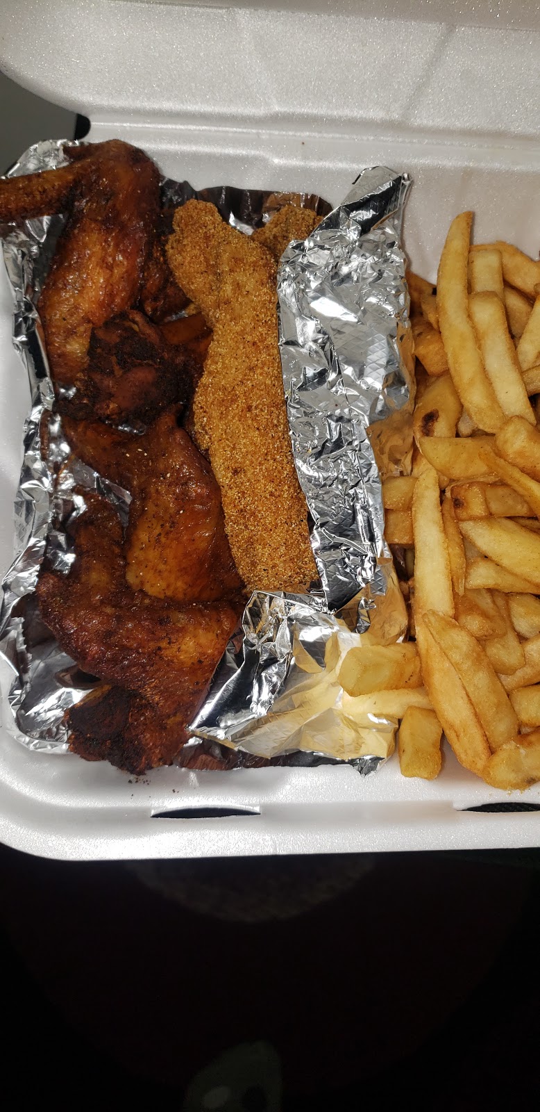 Nephews Grille | restaurant | 5753 Page Blvd, St. Louis, MO 63112, USA | 3148333738 OR +1 314-833-3738