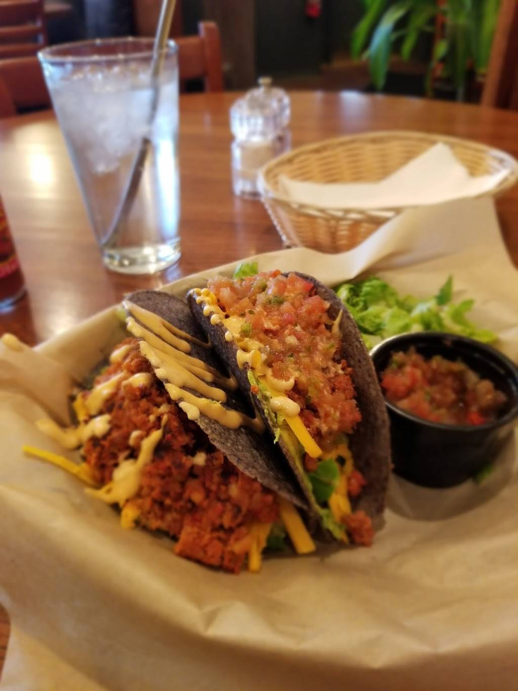 V-Trap Kitchen & Lounge | restaurant | 607 N Lincoln St, Wilmington, DE 19805, USA | 3026561595 OR +1 302-656-1595