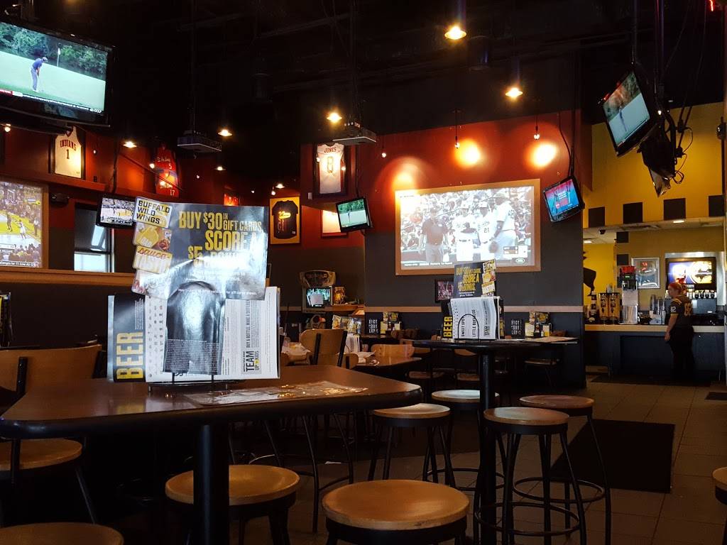 Buffalo Wild Wings | meal takeaway | 1001 Avenue of Mid-America Suite 1, Effingham, IL 62401, USA | 2175409464 OR +1 217-540-9464
