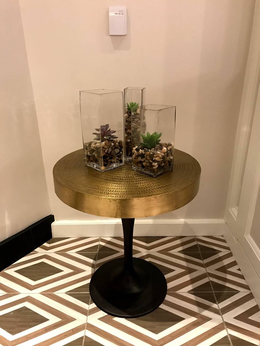 The Rez Grill | restaurant | 5223 N Orient Rd, Tampa, FL 33610, USA | 8136278120 OR +1 813-627-8120