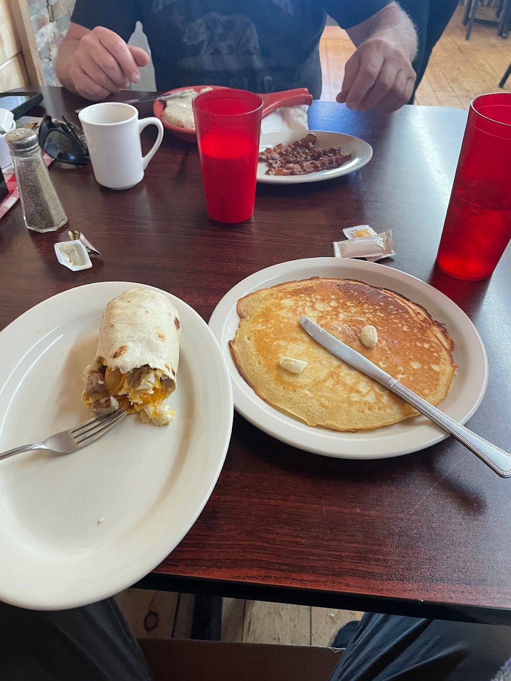 Eagle Nest Cafe | restaurant | 25 NM-38, Eagle Nest, NM 87718, USA | 5752523035 OR +1 575-252-3035