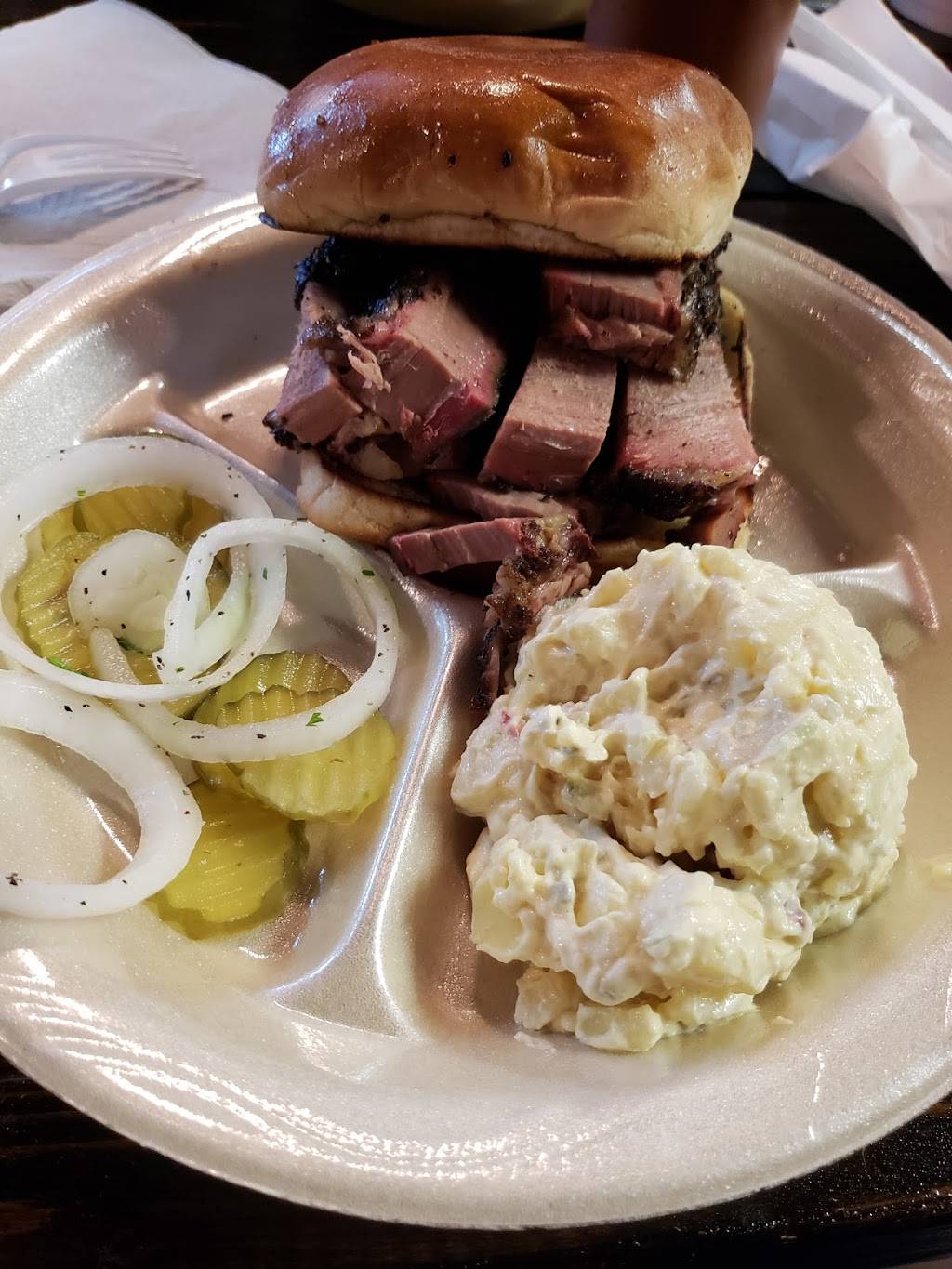 DeeWillies BBQ | restaurant | 12130 OConnor Rd, San Antonio, TX 78233, USA | 2103877452 OR +1 210-387-7452