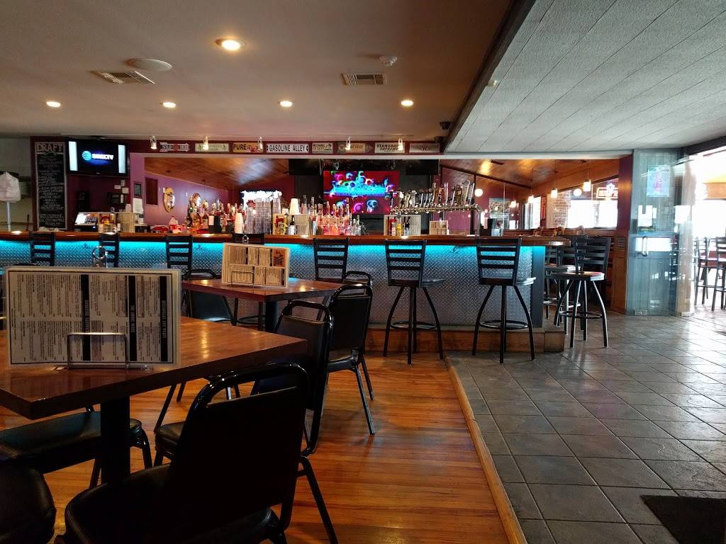 The Pump House Bar & Grill | restaurant | 1523 E Edwardsville Rd, Wood River, IL 62095, USA | 6182162404 OR +1 618-216-2404