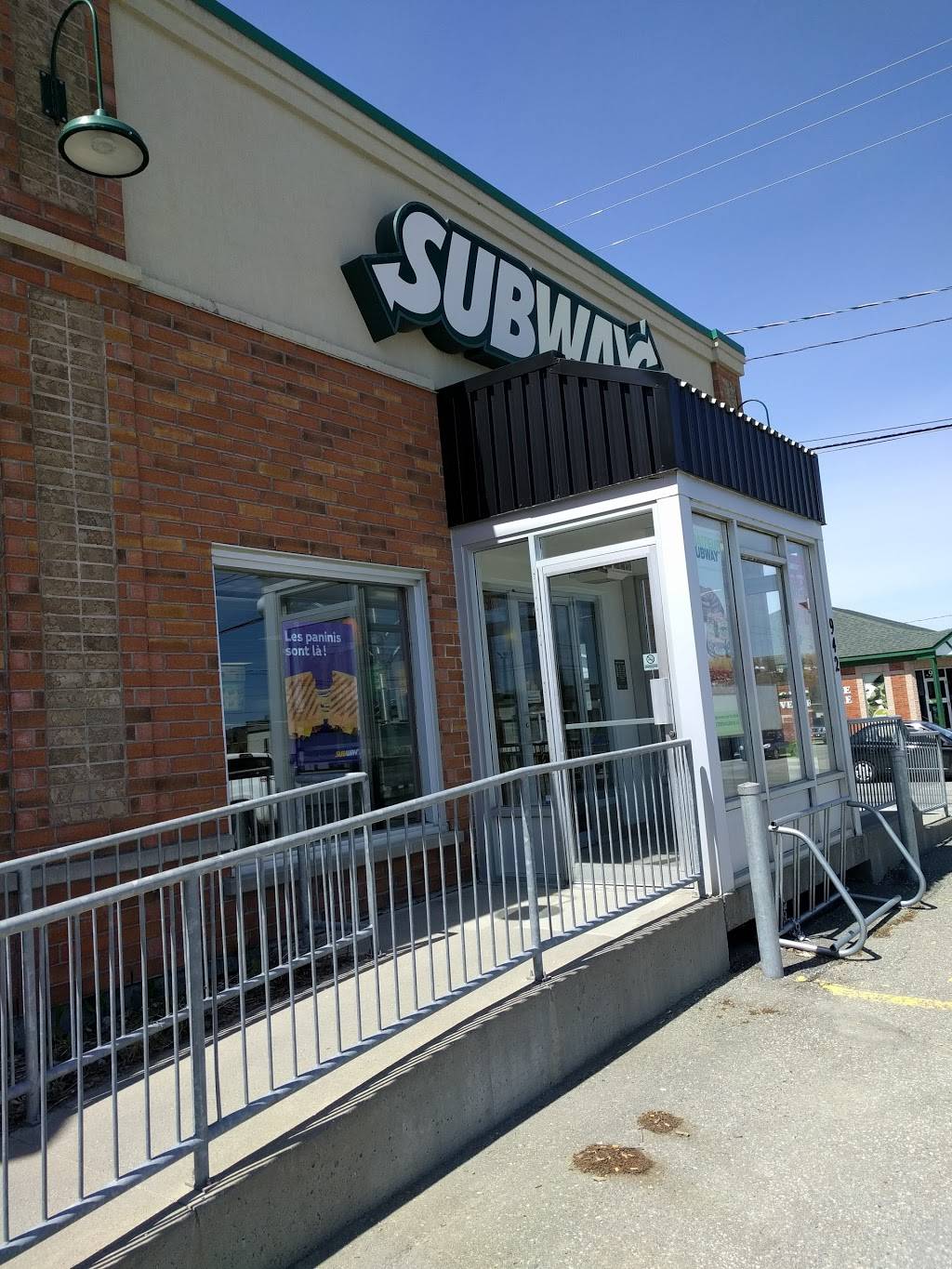 Restaurant SUBWAY | restaurant | 942 Rue Galt E, Sherbrooke, QC J1G 1Y5, Canada | 8195667447 OR +1 819-566-7447