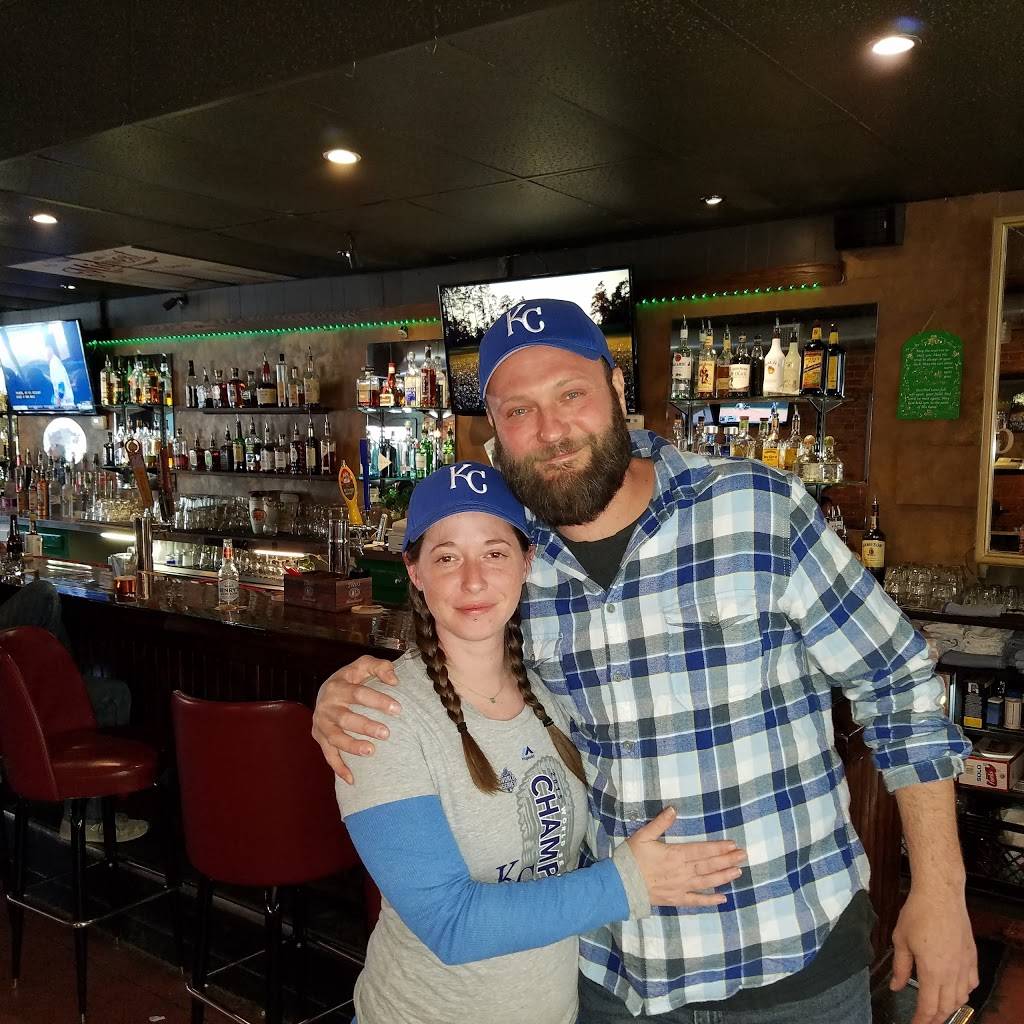 Gilhoulys | restaurant | 1721 W 39th St, Kansas City, MO 64111, USA | 8165612899 OR +1 816-561-2899