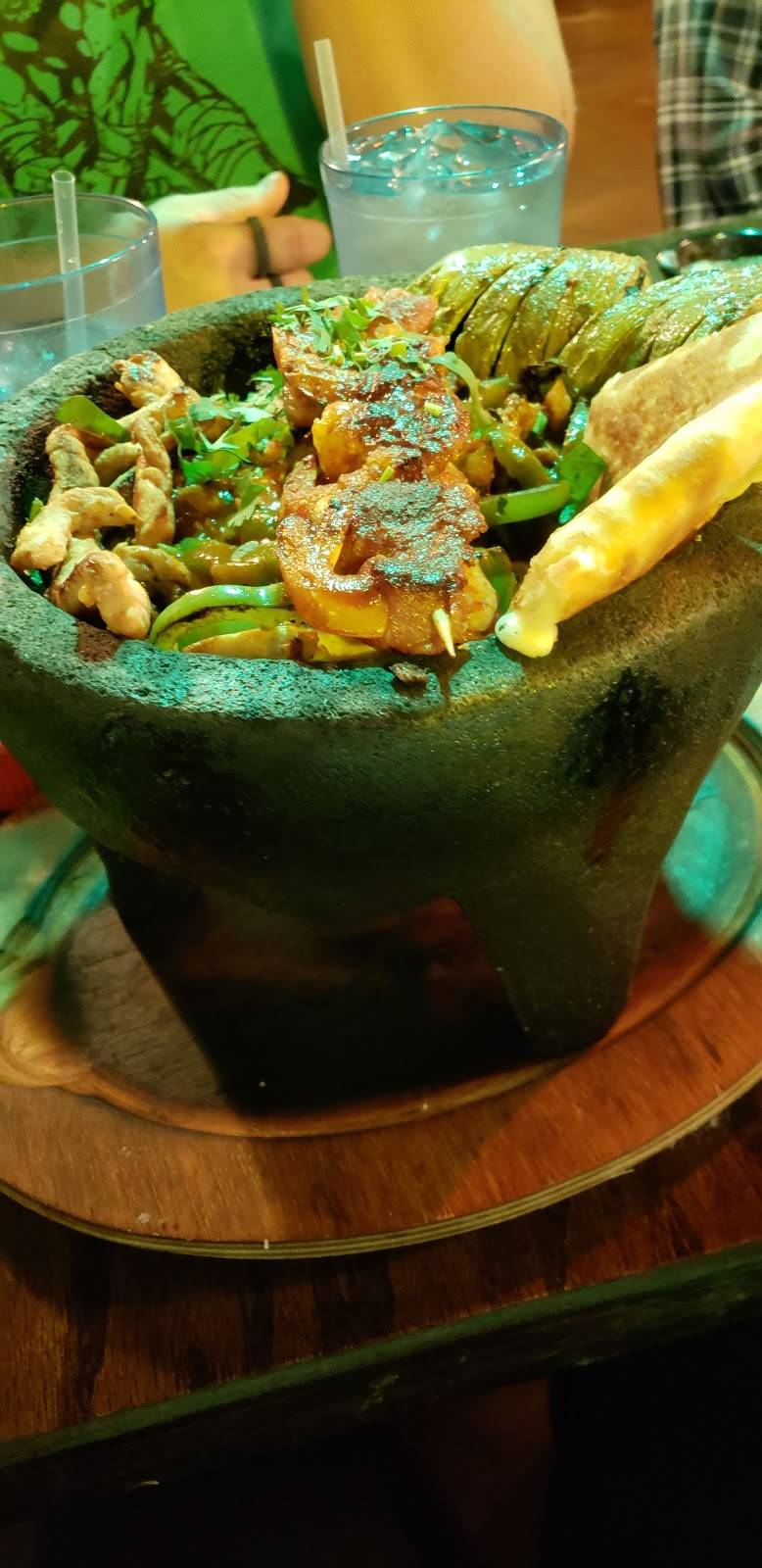 Charritos Bar & Grill | restaurant | 7 Town Center Dr NW, Huntsville, AL 35806, USA | 2562178868 OR +1 256-217-8868