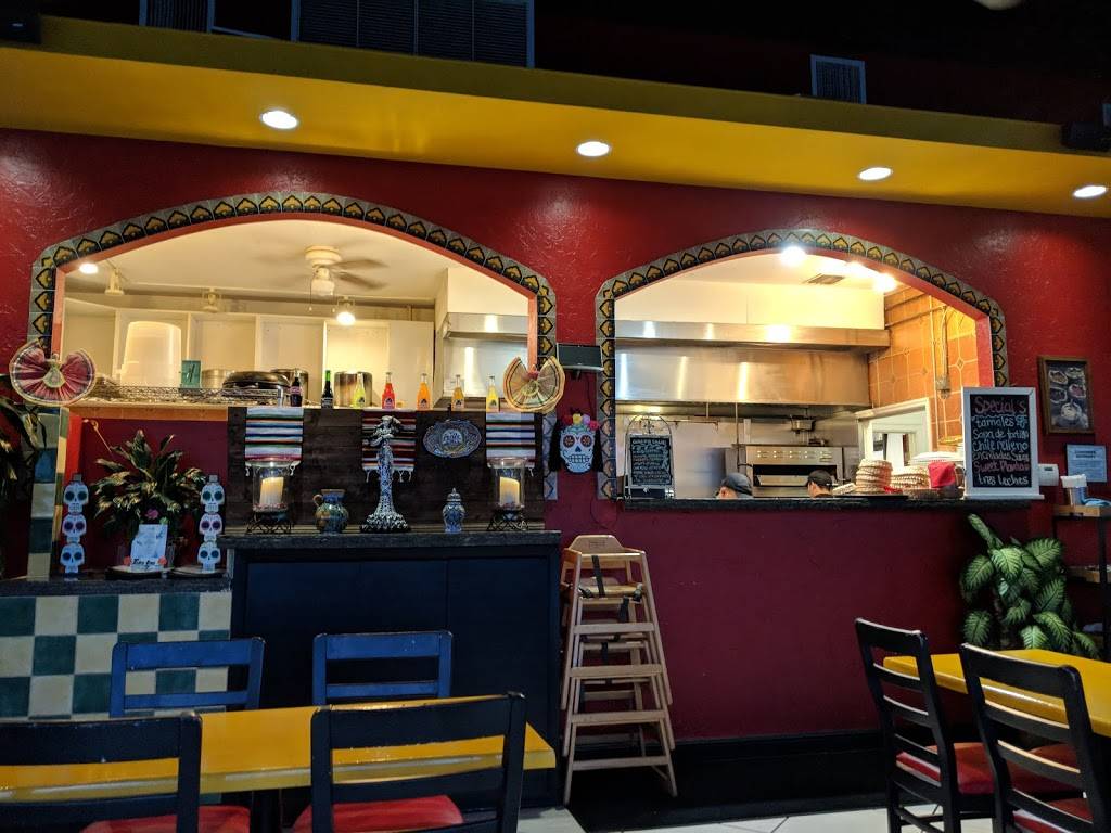 Guakamoles | restaurant | 1281 Plaza Cir, West Palm Beach, FL 33404, USA | 5617999355 OR +1 561-799-9355