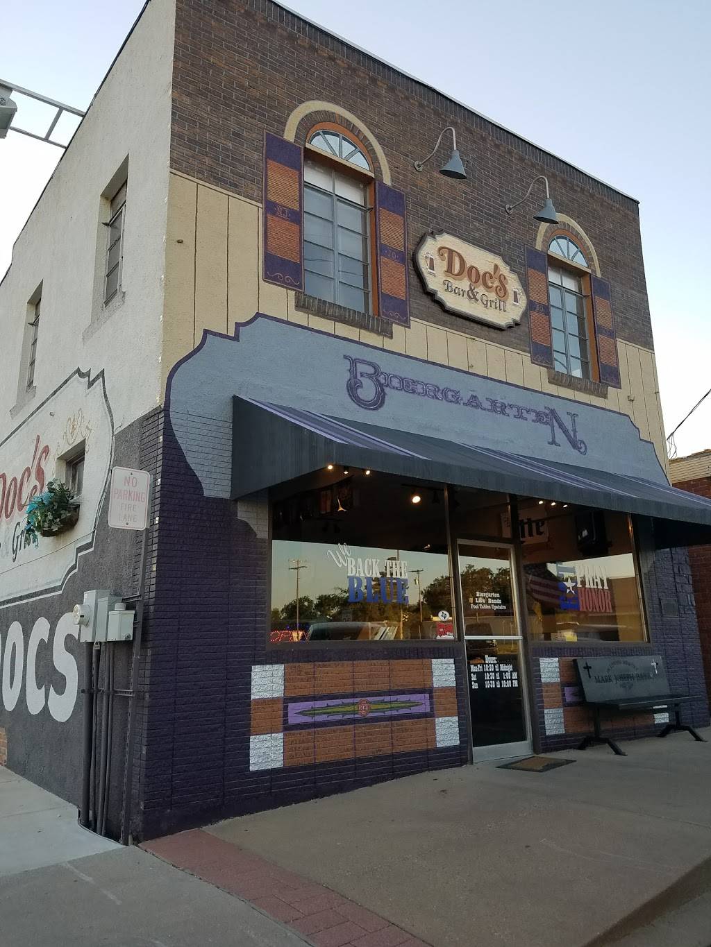 Docs Bar & Grill | restaurant | 113 Main St, Muenster, TX 76252, USA | 9407593627 OR +1 940-759-3627