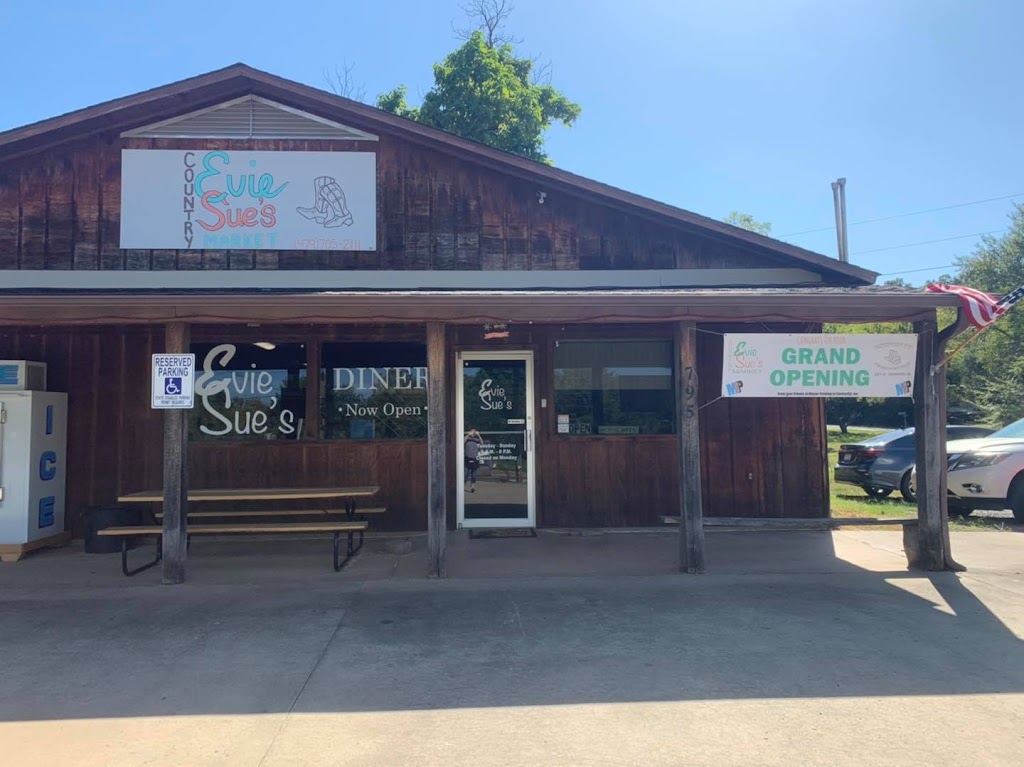 Evie Sues Country Market | restaurant | 795 AR-21, Clarksville, AR 72830, USA | 4797052111 OR +1 479-705-2111