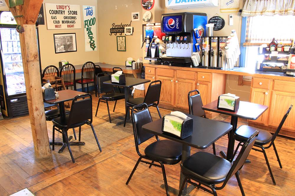 Lindys Country Store | restaurant | 405 Middle Rd, Brentwood, NH 03833, USA | 6036428101 OR +1 603-642-8101