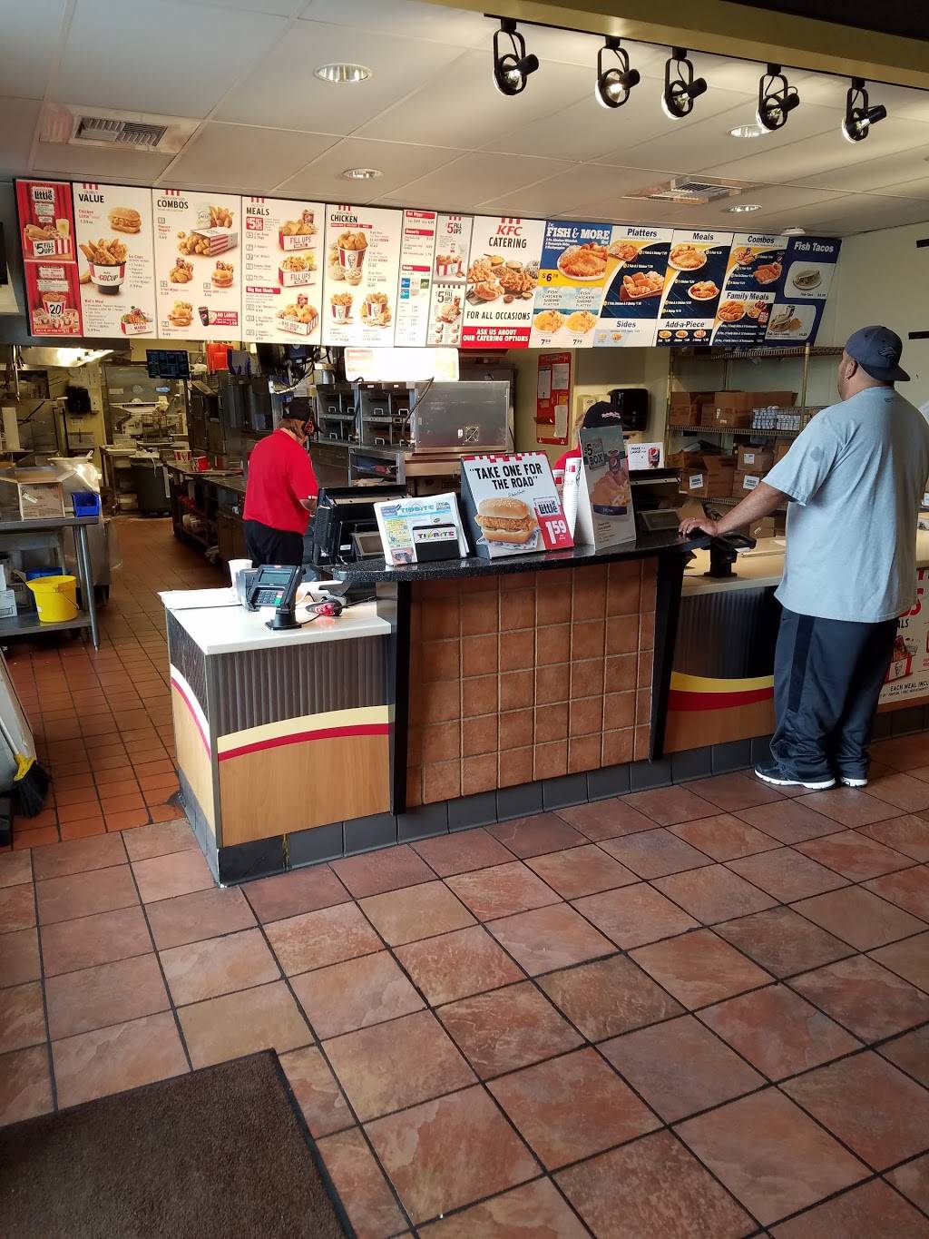 KFC | restaurant | 2413 8th Ave, Greeley, CO 80631, USA | 9703523771 OR +1 970-352-3771