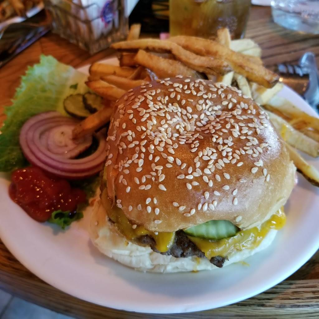 F Street Station | restaurant | 325 F St, Anchorage, AK 99501, USA | 9072725196 OR +1 907-272-5196