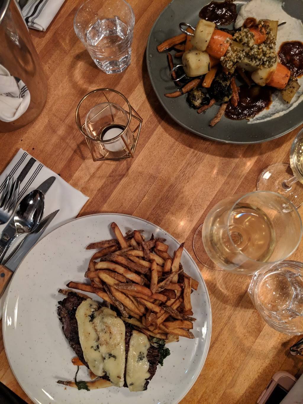 Racines Bistro Bar a Vin | restaurant | 741 Boulevard des Seigneurs, Terrebonne, QC J6W 1T5, Canada | 4504712577 OR +1 450-471-2577