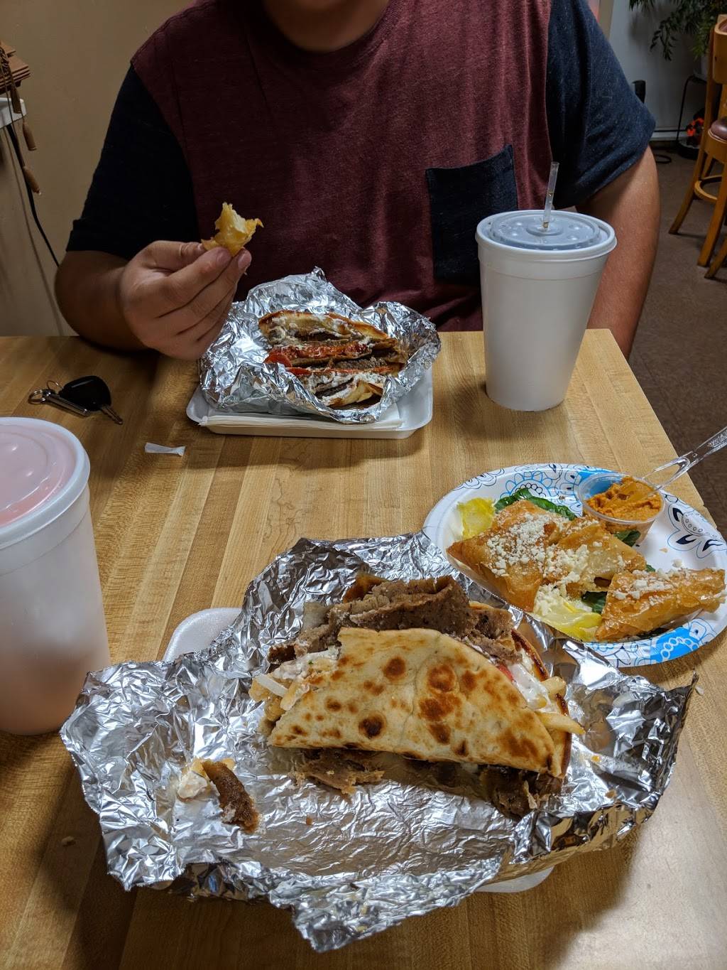 Zois Gyros Corner | restaurant | 1865 Broadway St, Cape Girardeau, MO 63701, USA | 5733391144 OR +1 573-339-1144