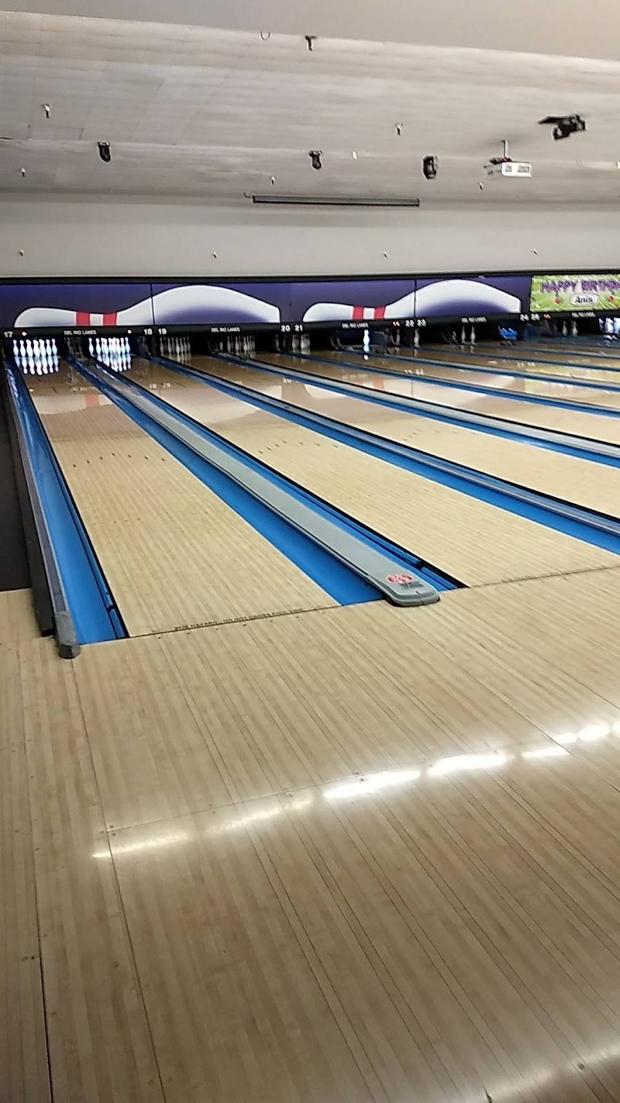 Del Rio Lanes | meal takeaway | 7502 Florence Ave, Downey, CA 90240, USA | 5629273351 OR +1 562-927-3351