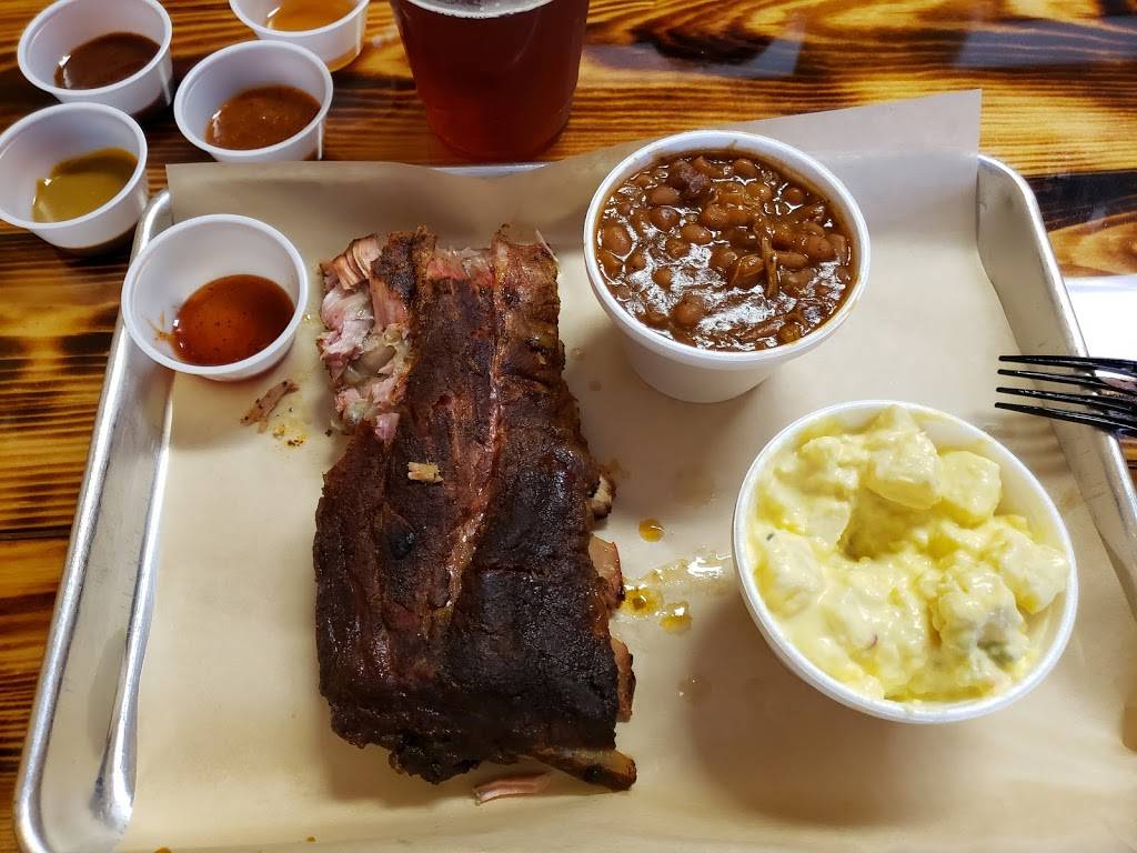TeeDawgs BBQ | restaurant | 307 W Washington St, Charles Town, WV 25414, USA | 3047252271 OR +1 304-725-2271