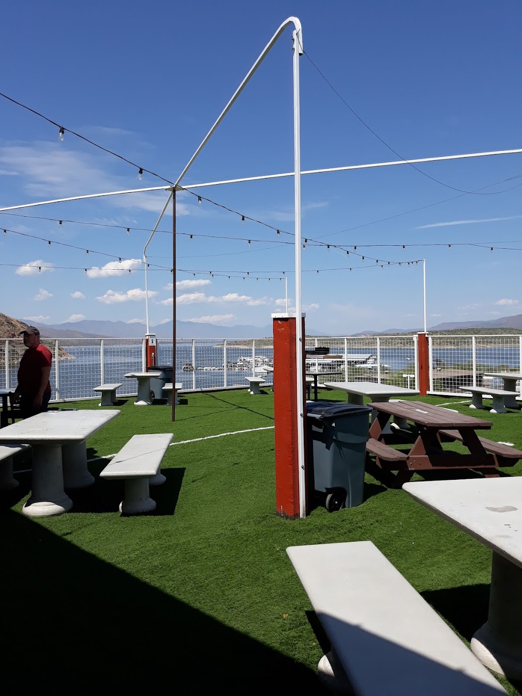 Ffinchs Waterfront Kitchen and Bar | restaurant | 28085 AZ-188, Roosevelt, AZ 85545, USA | 6029121667 OR +1 602-912-1667