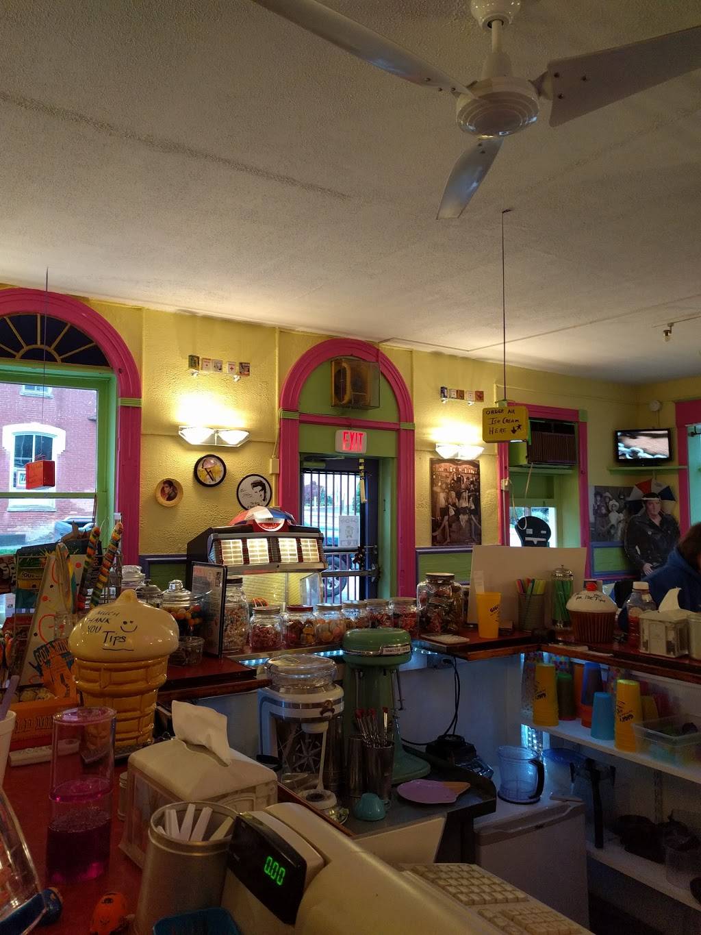 GiGis Ice Cream Bar | restaurant | 2 S 2nd St, Bainbridge, PA 17502, USA | 7173149540 OR +1 717-314-9540