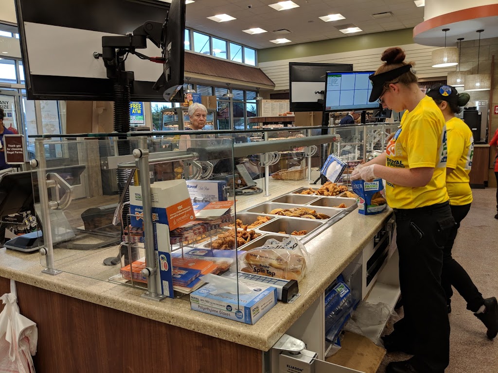 Royal Farms | meal takeaway | 260 Crooked Run Plaza, Front Royal, VA 22630, USA | 5405511818 OR +1 540-551-1818