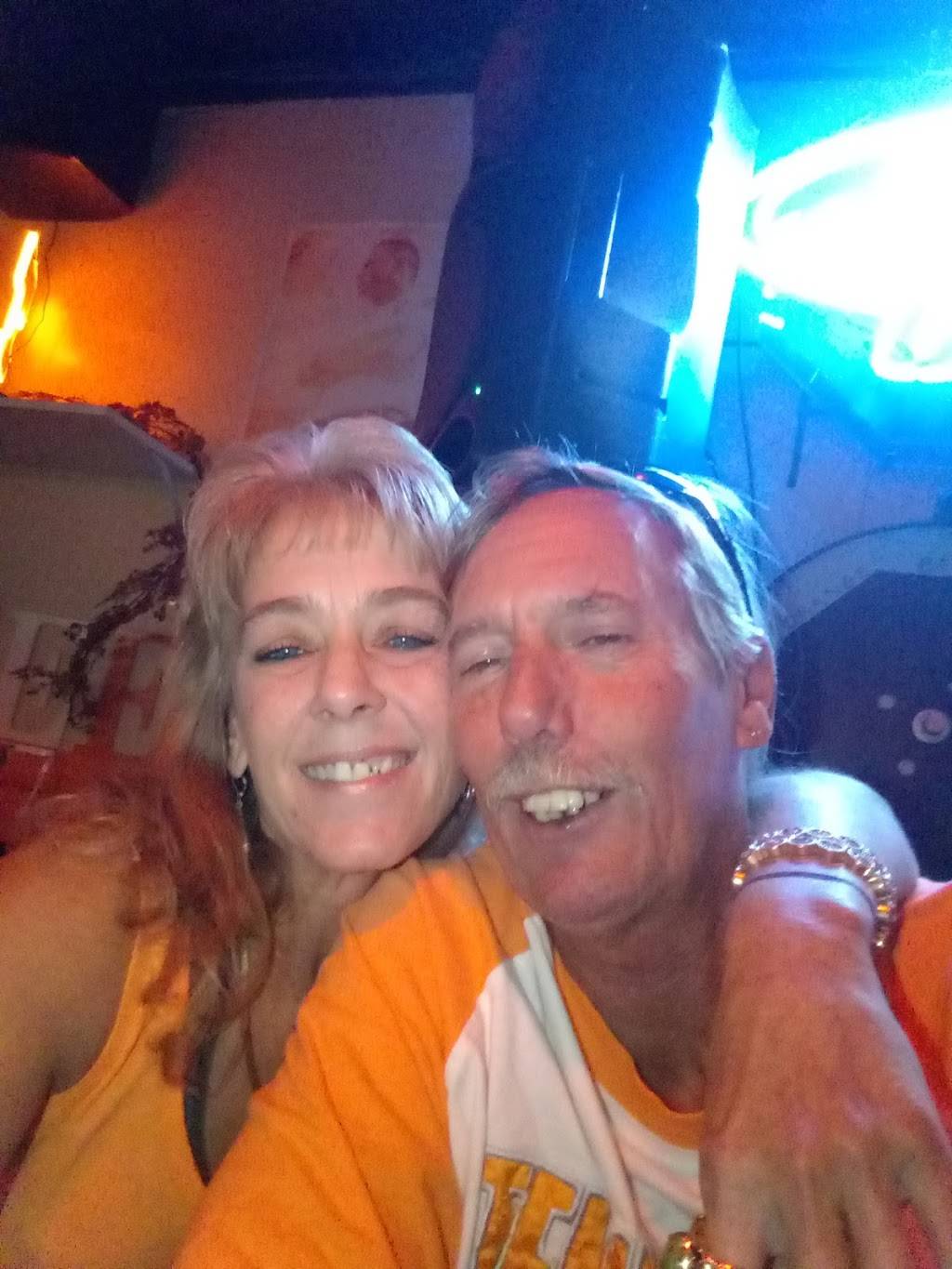 Orange Bee Tavern | restaurant | 5903 Chapman Hwy, Knoxville, TN 37920, USA | 8655739902 OR +1 865-573-9902