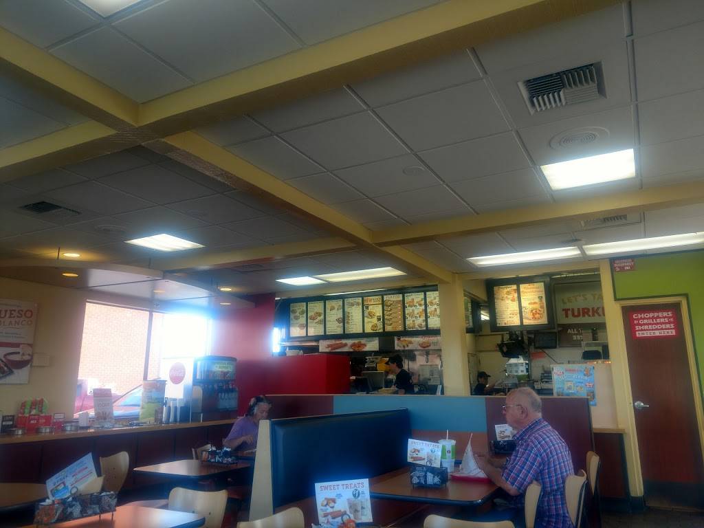 Del Taco | meal takeaway | 2410 E Chapman Ave, Fullerton, CA 92831, USA | 7148705932 OR +1 714-870-5932