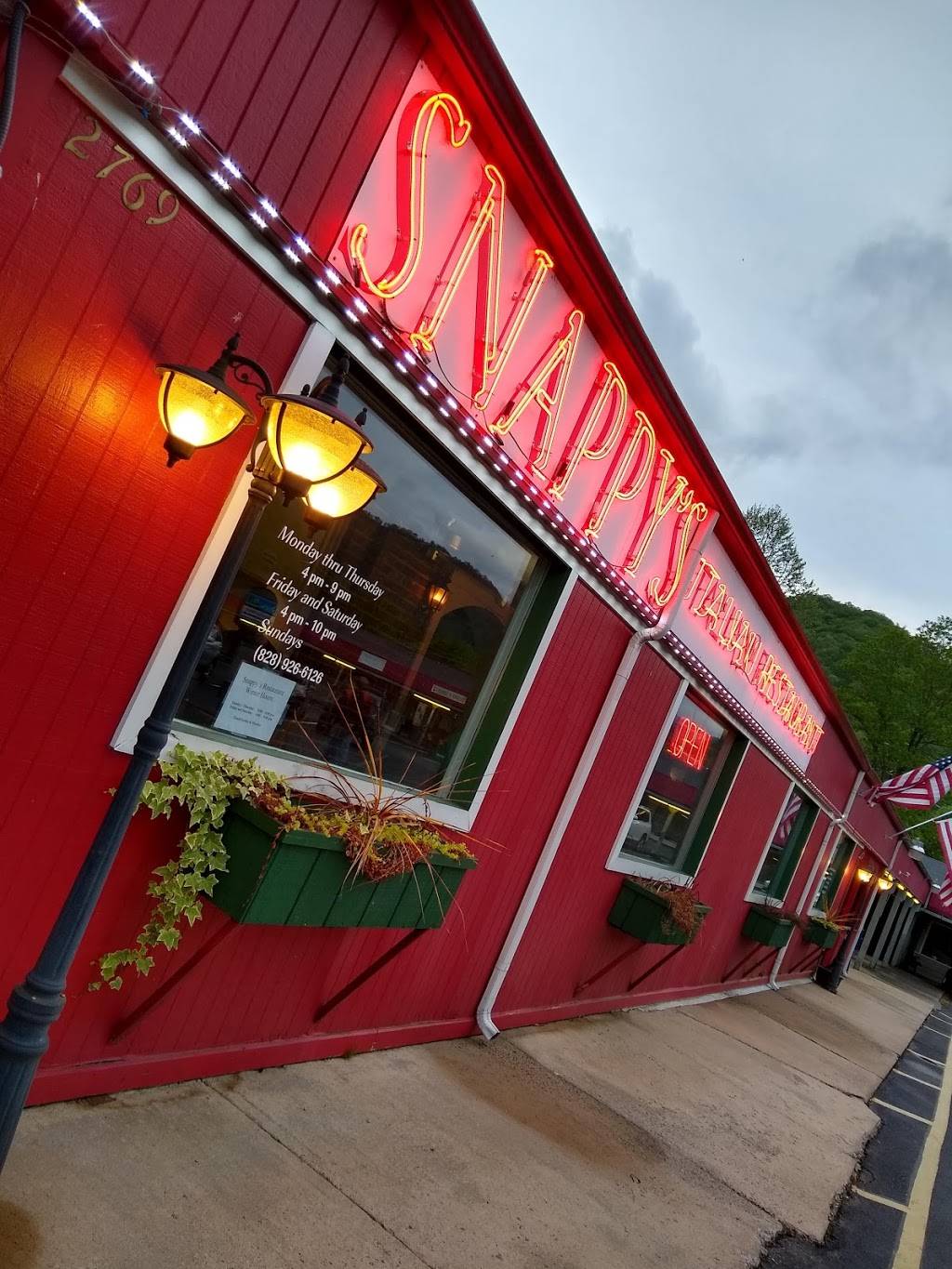 Snappys Italian Restaurant | restaurant | 2769 Soco Rd, Maggie Valley, NC 28751, USA | 8289266126 OR +1 828-926-6126