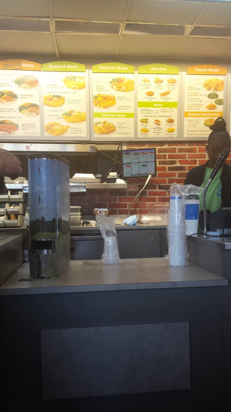 Captain Ds | restaurant | 2008 E Cone Blvd, Greensboro, NC 27405, USA | 3366212280 OR +1 336-621-2280