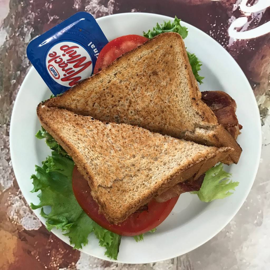 Dover Dairy Bar | restaurant | 210 Main St, Port Dover, ON N0A 1N0, Canada | 5195831312 OR +1 519-583-1312