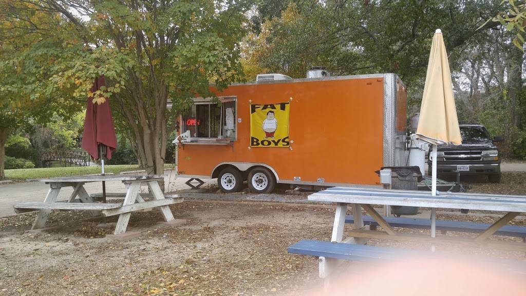 Fatboys | restaurant | 1110 Avenue M, Huntsville, TX 77340, USA | 9365775077 OR +1 936-577-5077