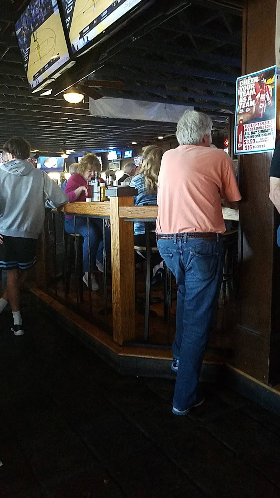 Johnnys Tavern | restaurant | 8262 Mission Rd, Prairie Village, KS 66208, USA | 9139010322 OR +1 913-901-0322