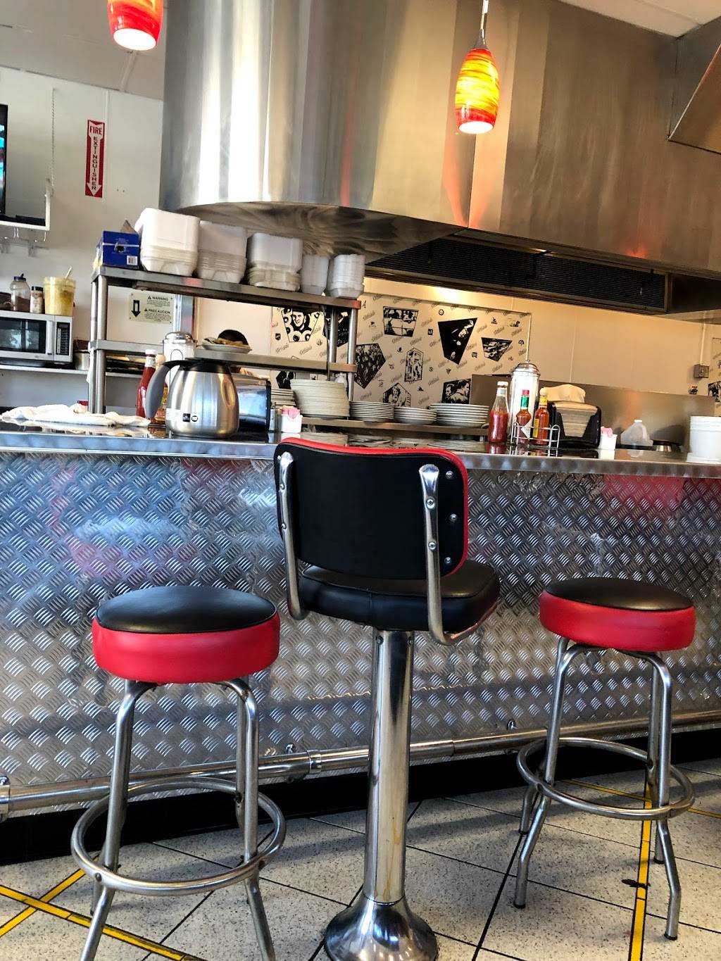 Chubbys Diner | restaurant | 3900 S Mooney Blvd, Visalia, CA 93277, USA | 5596352828 OR +1 559-635-2828