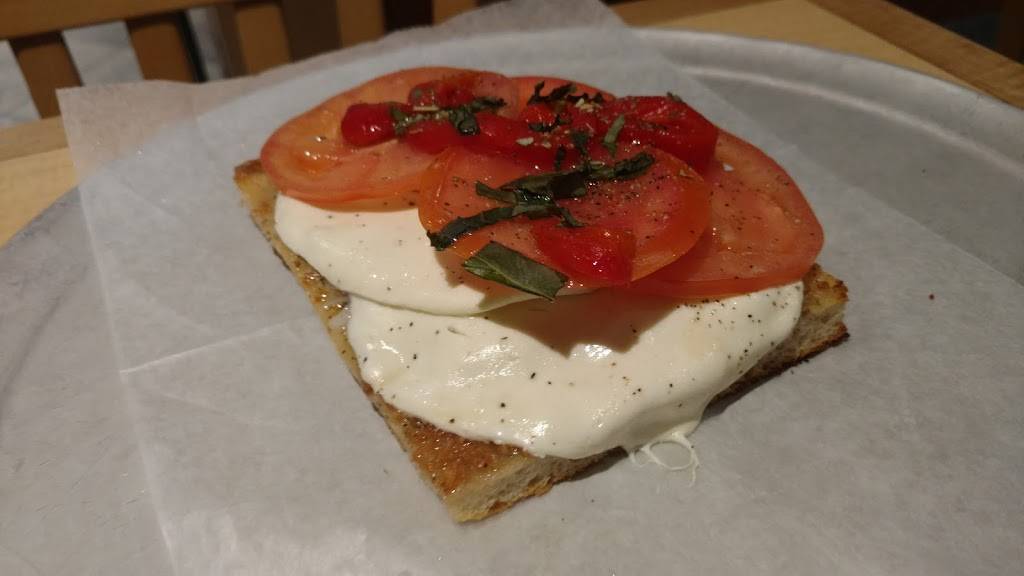 Ginos Pizzeria & Restaurant | restaurant | 740 Wellwood Ave, Lindenhurst, NY 11757, USA | 6312251555 OR +1 631-225-1555