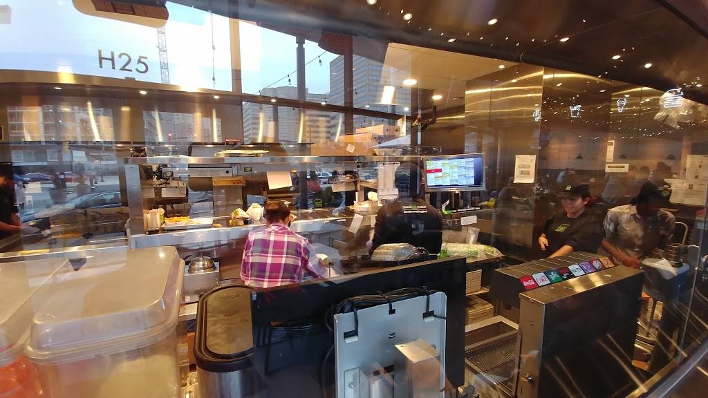 Shake Shack | restaurant | 1100 S Hayes St space h25, Arlington, VA 22202, USA | 7034540552 OR +1 703-454-0552