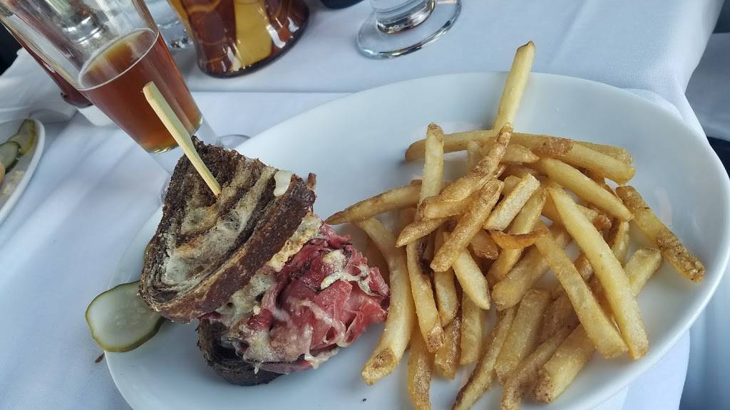 22 Bowens Wine Bar & Grille | restaurant | 22 Bowens Wharf, Newport, RI 02840, USA | 4018418884 OR +1 401-841-8884