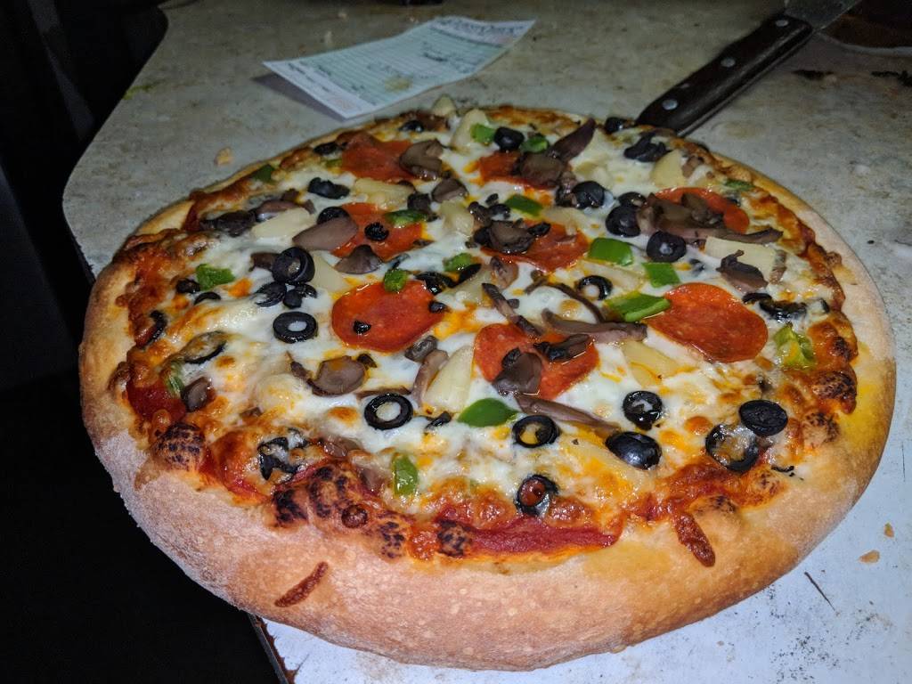 Cooks Pizza | restaurant | 101 S Elkhart Ave, Wakarusa, IN 46516, USA | 5748624425 OR +1 574-862-4425